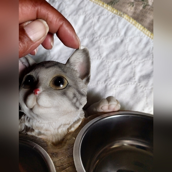 Vintage Kitten Feeding Station - Picture 3 of 11